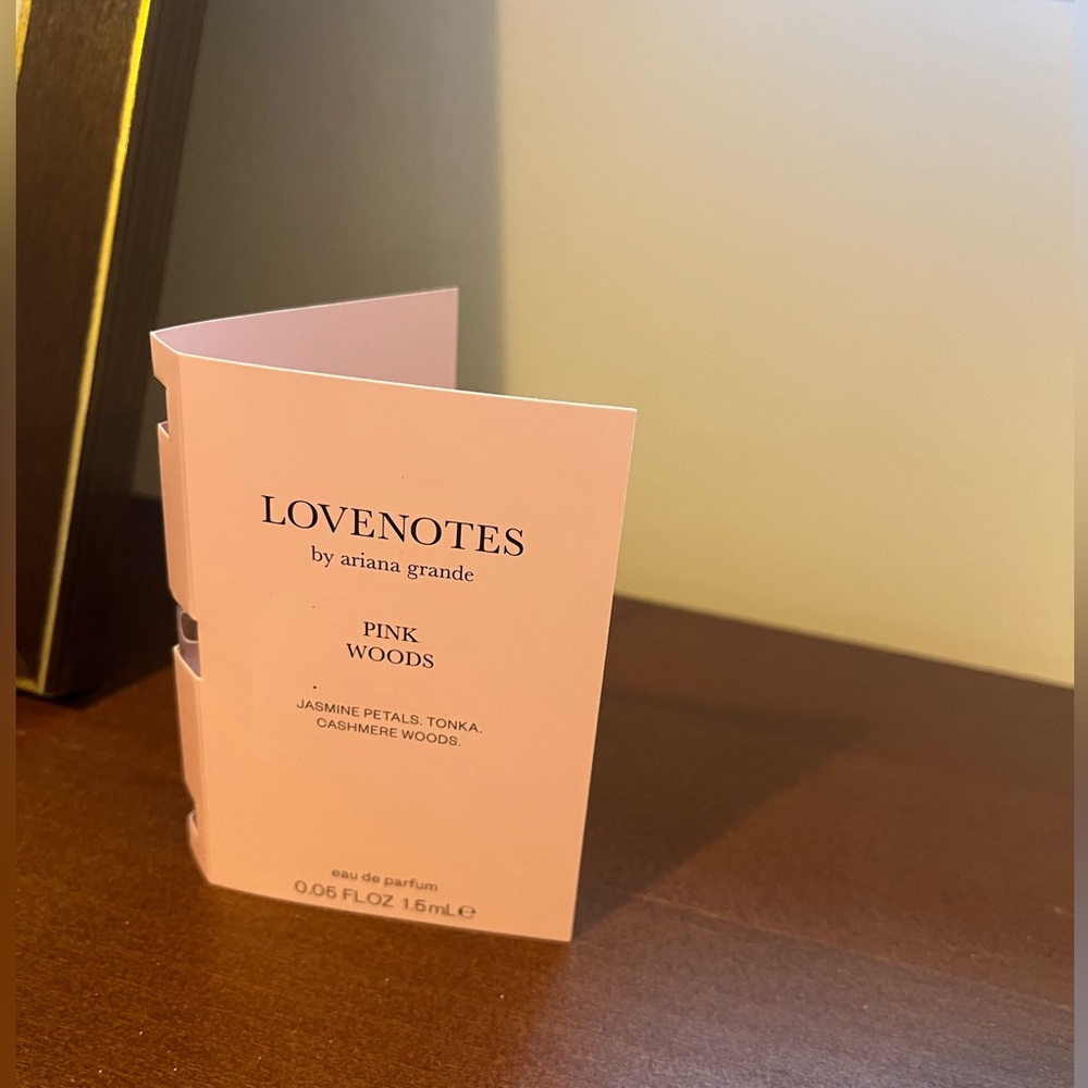 💕 Free with any purchase - Lovenotes by Ariana Grande - Pink Woods Fragrance